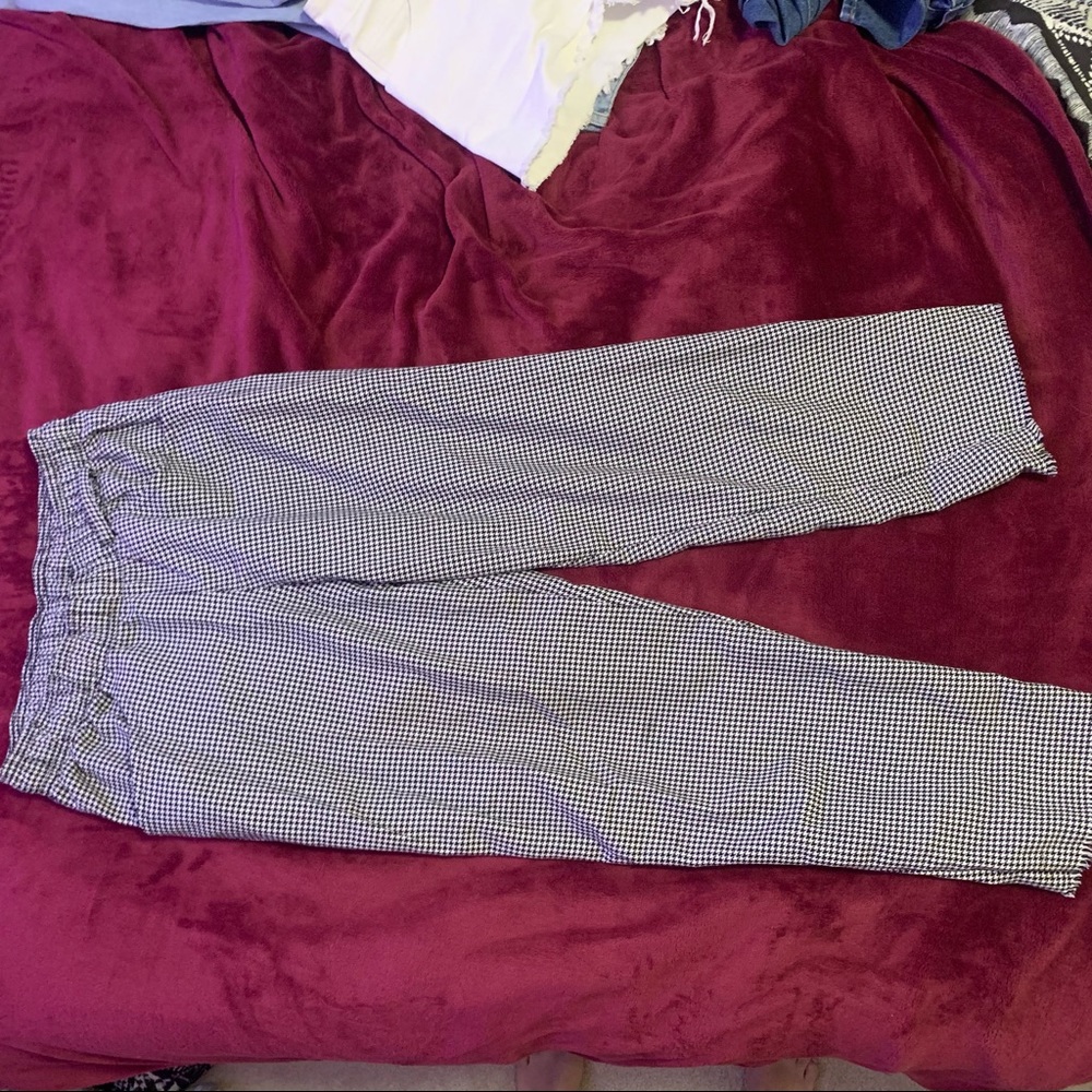 capris pants, small black/white checkered pattern